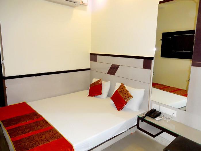 Hotel Hare Krishna Main Bazar Nueva Delhi Exterior foto